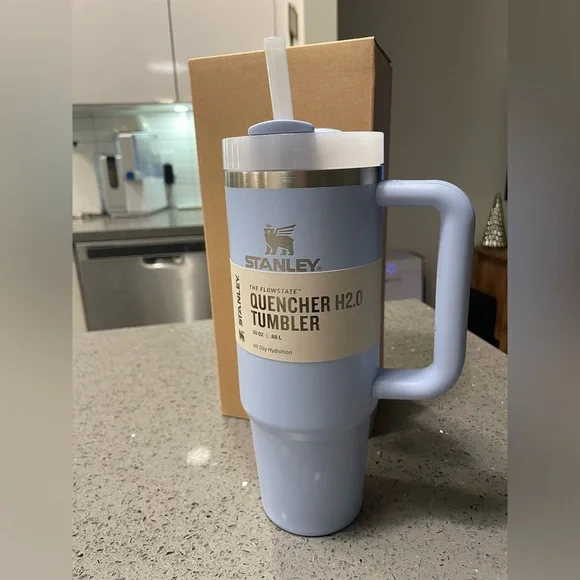 NWT STANLEY 30 OZ QUENCHER H2O TUMBLER- WITH ORIGINAL BOX - Picture 2 of 6